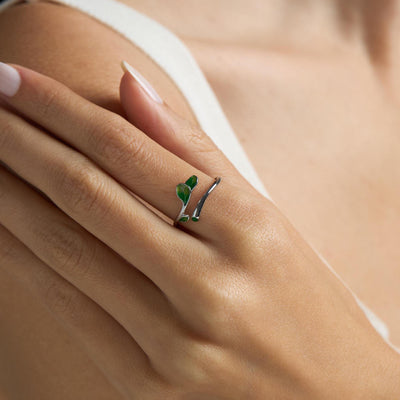 Green Ivy Leaf Silver Ring