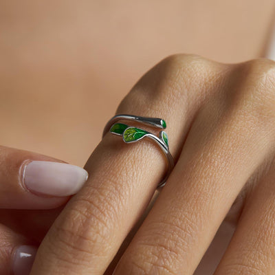 Green Ivy Leaf Silver Ring
